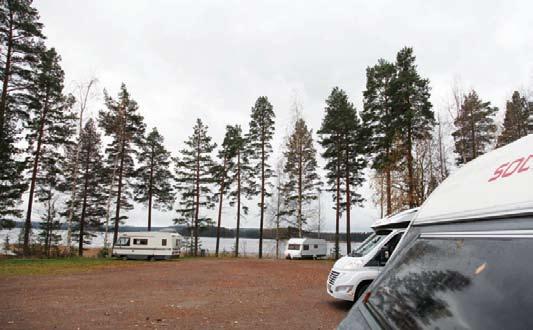 Parkkipaikasta ja sähköstä hinta on kova pelkkää sähköä ei ole mahdollista ostaa mutta rahalle saa sisätiloissa vähintäänkin riittävästi vastiketta.