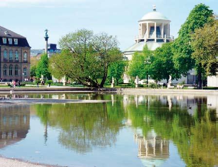 Marktplatz oli vanhan Stuttgartin kauppatori ja keskus, mutta nyt sen äärellä sijaitsee nykyaikaisia liikerakennuksia.