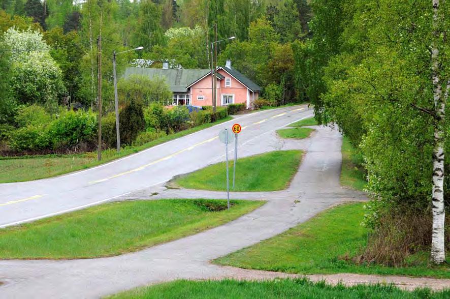 7 Heinolantie halkaisee Uudenkylän vanhan ryhmäkylän Myllymäen ja Koulunmäen