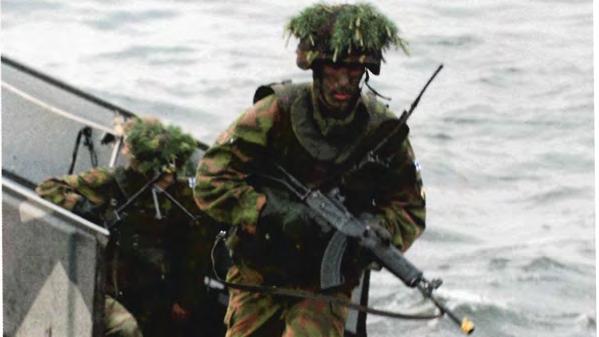 Tärkeä ja oleellinen osa rannikkojääkärien harjoitustoimintaa on osallistuminen Läntisen Maanpuolustusalueen jalkaväkileireille, jossa ammutaan komppanian puolustus- ja hyökkäysammunta