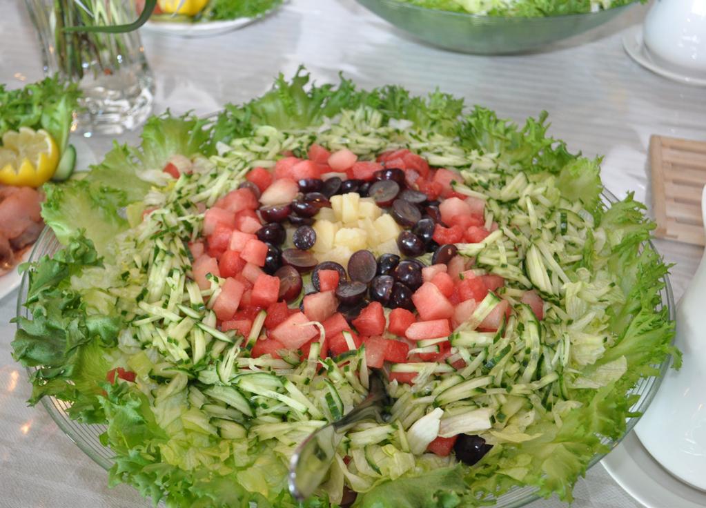 Lisukesalaatit Ruokaisat salaatit Lisukkeeksi aterioille, hinta 1,40 /hlö italiansalaatti perunasalaatti sienisalaatti tonnikalasalaatti kinkkusalaatti juustosalaatti savulohisalaatti