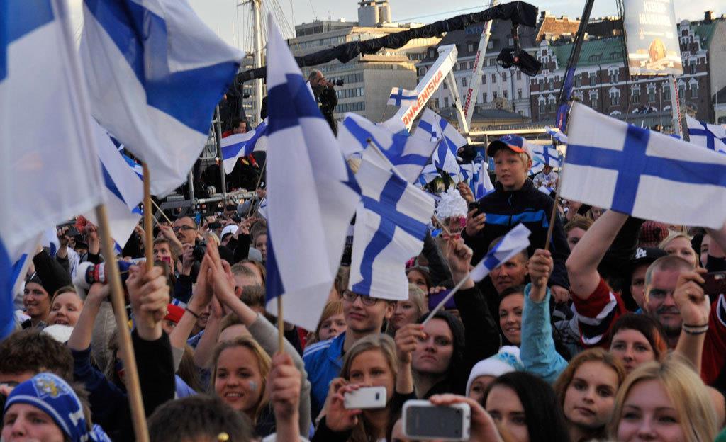 Kontakti: - Kädenpuristus on järkevä tapa tervehtiä sekä miehiä, naisia että lapsia.