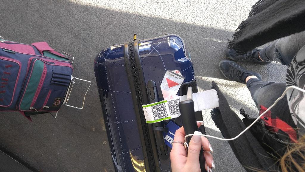 Ehdimme kuitenkin nähdä Lontoon meininkiä matkalla Oxford-streetille. Matka Lontooseen ja takaisin saarelle taittui mukavasti coachilla ja lautalla. Saaren jätimme kokonaan taaksemme perjantaina 18.