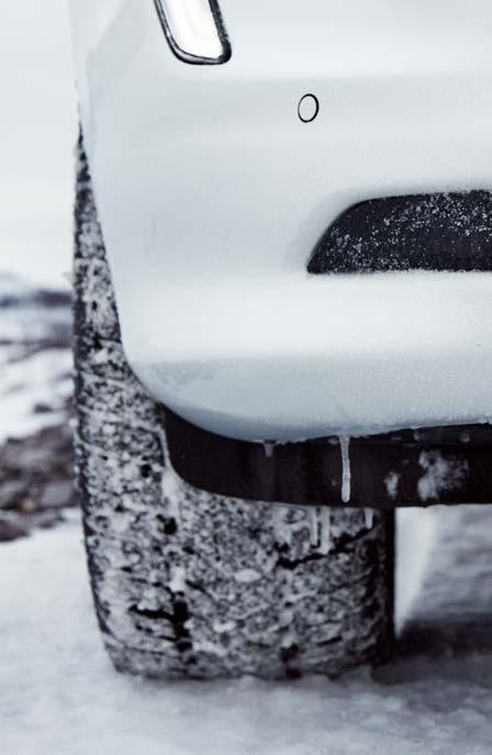 TALVIRENKAIDEN TESTAAMINEN UUSISSA VOLVOISSA Tavallinen testikierros alkaa tyypillisen pimeänä ja kylmänä aamuna, päivänvaloa näkyy vasta pari tuntia ennen puolta päivää.