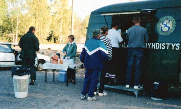 Jos kaipaat aitoja extreme-kokemuksia, niin astut liikkuvaan sotilaskotiimme, joka on - vene.