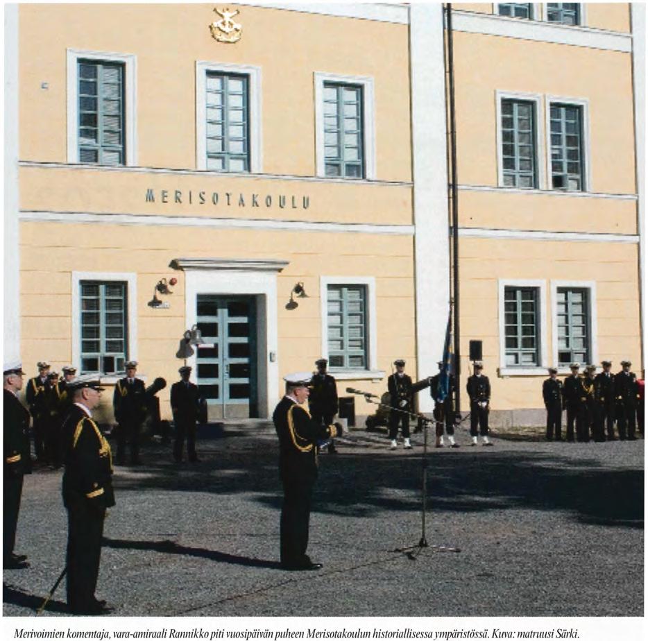 Tapahtumia Merivoimien komentaja, vara-amiraali Rannikko piti vuosipäivän puheen Merisotakoulun historiallisessa ympäristössä. Kuva: matruusi Särki.