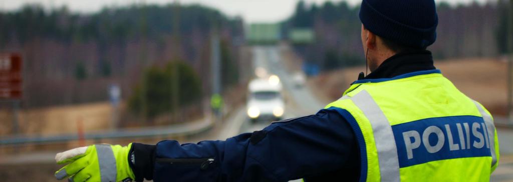 Automaatilla asioivan kansalaisen PIN-koodi kurkitaan olan yli hänen sitä näppäillessään ja tämän jälkeen