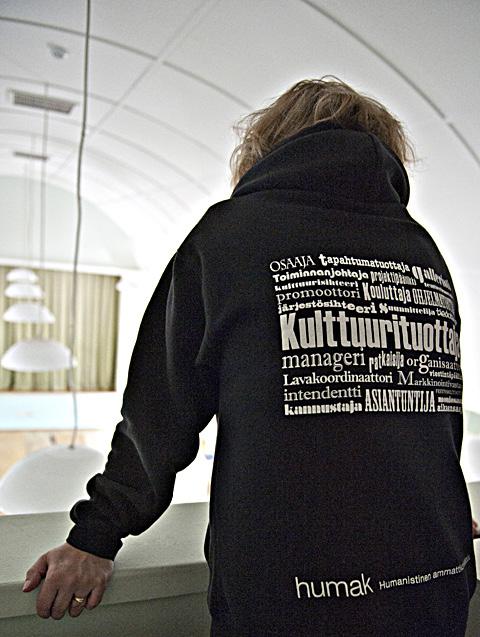 Humanistinen ammattikorkeakoulu HUMAK Opinto-opas 2011 2012 89 KT-P-09-6h Kulttuurituotantoalan projektit pystyy opinnollistamaan oman aktiivisuutensa kulttuurituotantoalalla ymmärtää