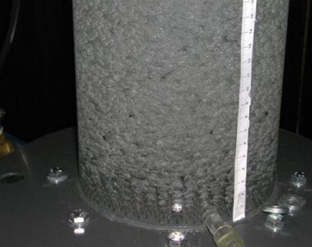 38 Kuva 5.5. Kuplakolonnissa syntyvät kaasukuplat [53]. Pystymallisten kolonnien lisäksi, absorptiossa voidaan käyttää esim.