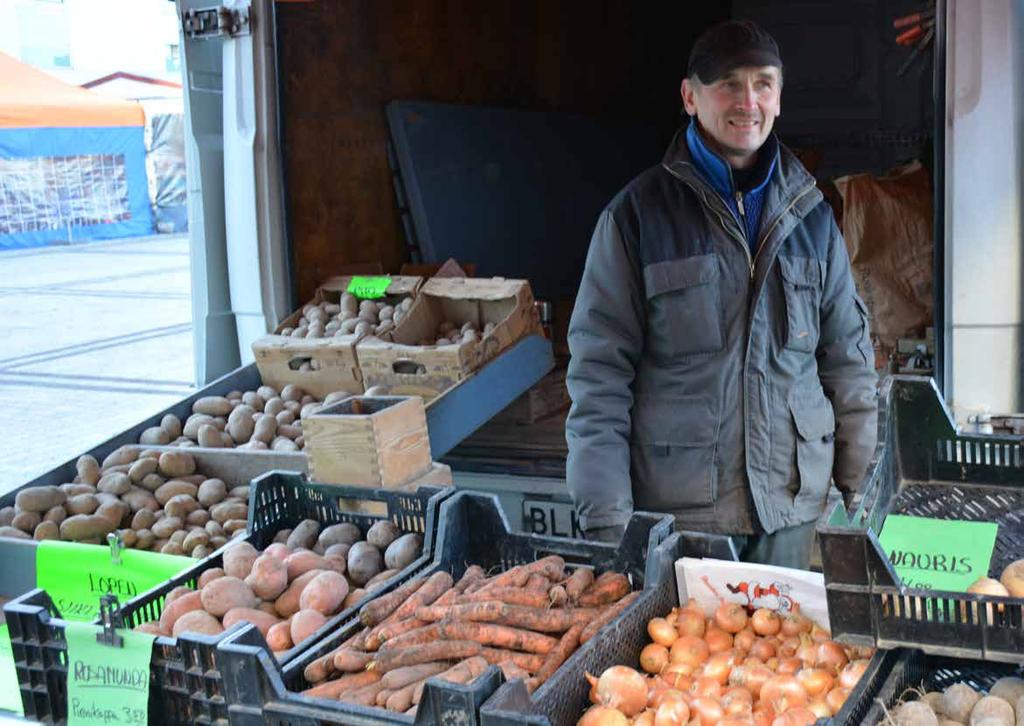 Elävä tori ja pöhinä kivijalkaliikkeissä ovat kaupungin tunnusmerkkejä Torikauppiaat pitävät Paalutoria Helsingin kantakaupungin torien rinnalla liki ainoa läpi viikon vireänä pysyvänä torina