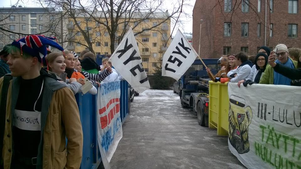 Tervetuloa lukioon! Tämä opas on tehty Sinulle, joka mietit peruskoulun jälkeisiä opintojasi Turun Suomalaisen Yhteiskoulun lukiossa.