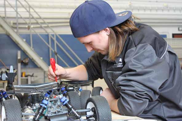 RC -autoprojekti Projektissa auto- ja kunnossapitoasennuksen ensimmäisen ja toisen vuoden opiskelijat rakentavat osana ammatillisia opintojaan kauko-ohjattavan RC-auton.