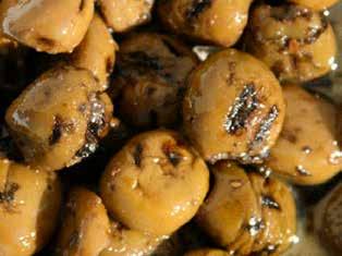 8001598115277 Ean yks 8001598015270 Yksikköpaino 1850g /1480g 6x1850g Grillattu kivetön oliivi 1000g, säilykepussi Vihreä oliivi 80%, auringonkukkaöljy, suola, kasviaromeja,
