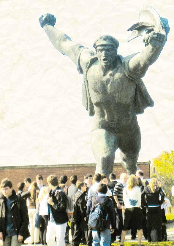 MEMENTO PARK - PATSASPUISTO BUDAPEST Kommunistidiktatuurin jättiläismuistomerkit. Viimeinen vilkaisu rautaesiripun taakse.