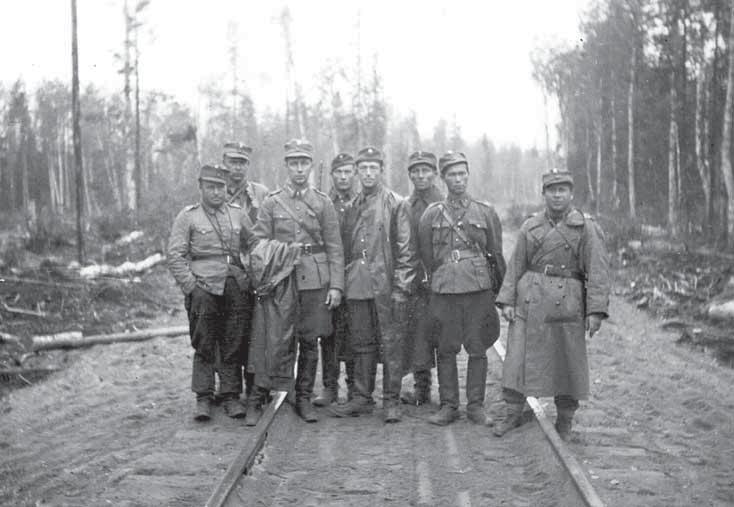 Kahakoita Kapustnajajoella Jussi Turtolan johtama rykmentti jatkoi Paavo Kolin pioneerijoukkueen tukemana hyökkäystään kohti itää Kiestinki Louhi rautatien suunnassa.