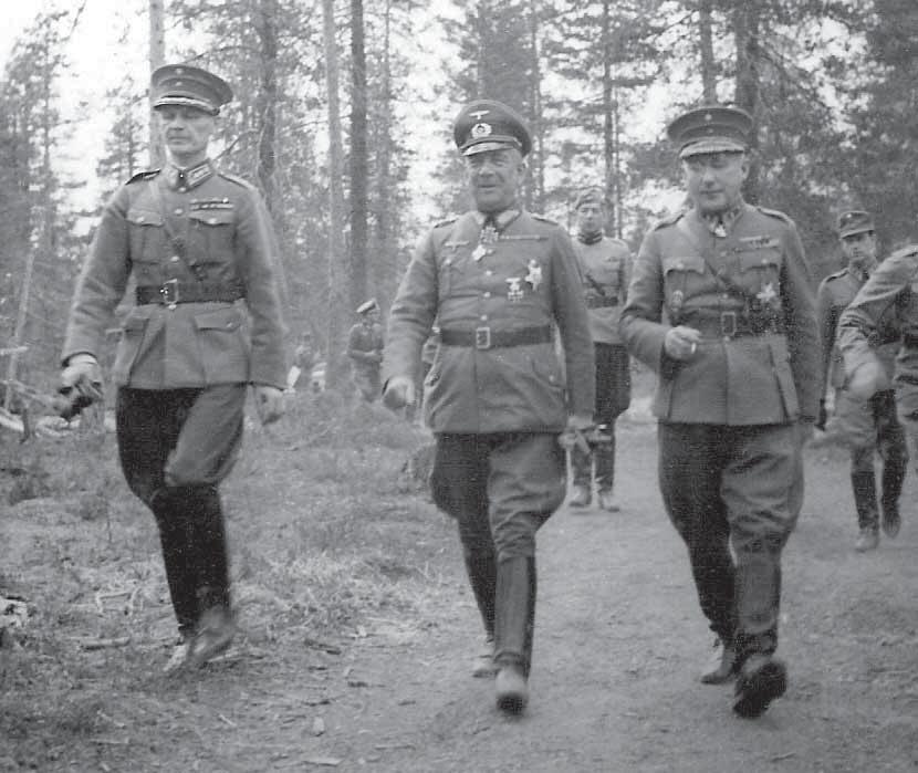 Saksalainen kenraalieversti von Falkenhorst (keskellä) ja