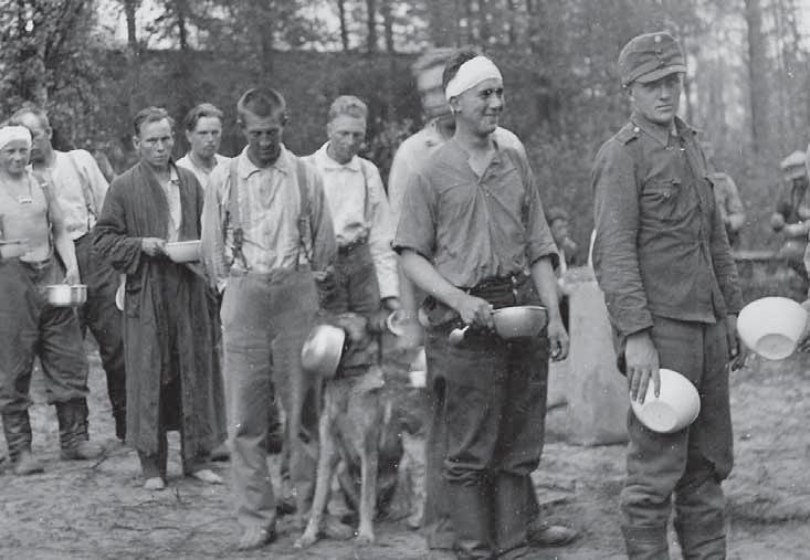 viikkoa myöhemmin saksalaisen 7- Gebirgs divisioonan kenttäsairaalassa. Paidaton pioneeriupseeri Koli (edessä oik.