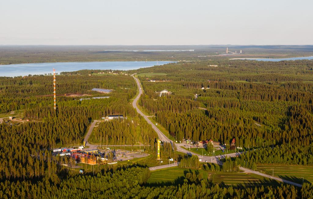 Nelostietä pidetään Suomen maantieliikenteen pääväylänä liikenne- ja yhdyskäytävänä, jossa Vaskikello on kansainvälisestikin tunnettu pysähtymispaikka Oulun ja Jyväskylän puolessa välissä.