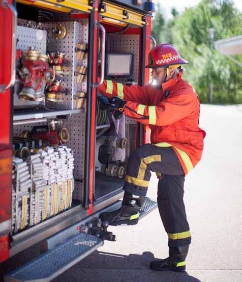 JALAS 4768 Fire EN 15090:2012, F2A SRA CI Naulaanastumissuojan materiaali Teräs Koko 39-48 Pohjan materiaali Kiinteä nitriilikumi ulkopohja E.V.