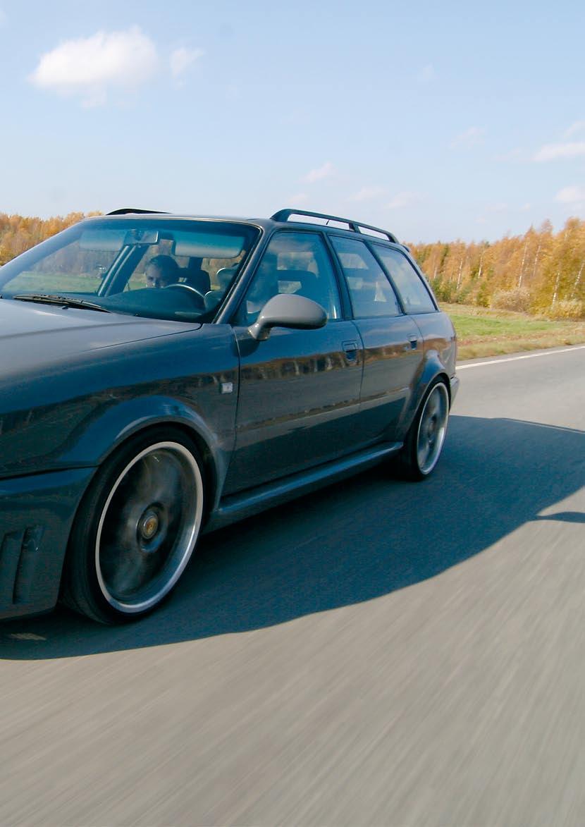 Audi RS2 2.2T 95 Oletko nyt ihan varma, että tällä maalataan? Joo olen. Miltä se näyttää? Ferrexin harmaalta! No hyvä, sitten sävy on oikea! Anna soida vaan!