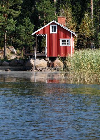 Perinteinen maaseudulla käytetty ulkovuoraus on punamullalla maalattu höyläämätön pystylaudoitus, jonka saumat peitetään rimoilla.