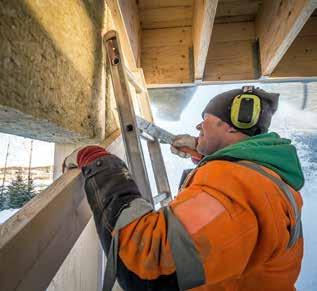 Hake voidaan kipata kätevästi suoraan varastoon omalla traktorilla.