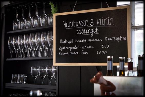 Viinitasting-paketit Rieslingiä kuivasta makeaan Aloitamme matkan Rieslingin kiehtovaan maailmaan kuivalla kuohuviinillä ja päädymme makeaan jälkiruokaviiniin.