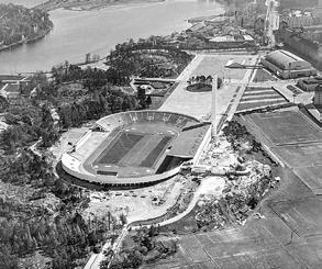 Olympiastadion ja sen puistikko Kuva 77 Vuoden 1940 Olympialaisten esitteen kansikuva. HKA.