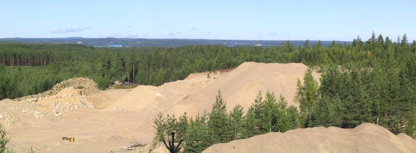 Ottotilanne 1984 Alueella ei ollut soranottoalueita. Alueen keskiosan eteläpuolella oli laaja ottoalue. 2003 Alueella oli toiminnassa kaksi ottoaluetta kuopat 2204 ja 2206.