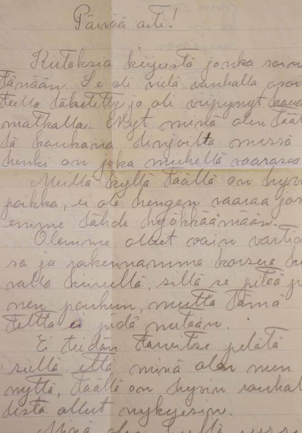 Päivää, äiti! Sotamies Pulli toinen oikealta. kirjeitä etulinjasta Korsussa 2.1.43. Päivää äiti! Täällä meni joulupyhät pikkuhiljaa.