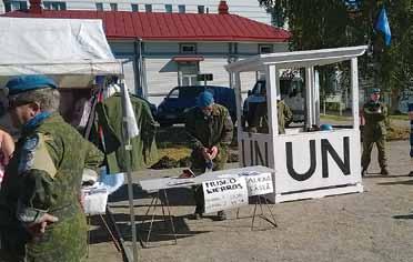 Juhlapuhe torilla Pienellä paikkakunnalla on ennenkin katsottu viisaaksi yhdistää tapahtumia ja tässä tapauksessa se oli varsin luonnollista, koska yhteisestä maanpuolustamisesta on kysymys.
