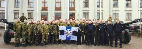 TAPAHTUMIA Reserviläisliitto järjesti kansallisena veteraanipäivänä 27.4. valtakunnallisen seppeleenlaskutapahtuman. Kunniavartio Marskin patsaalla.