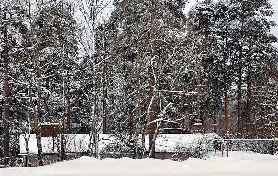 Ylhäällä hyvin säilynyt rautateiden entinen kahden perheen asuinrakennus viime vuosisadan