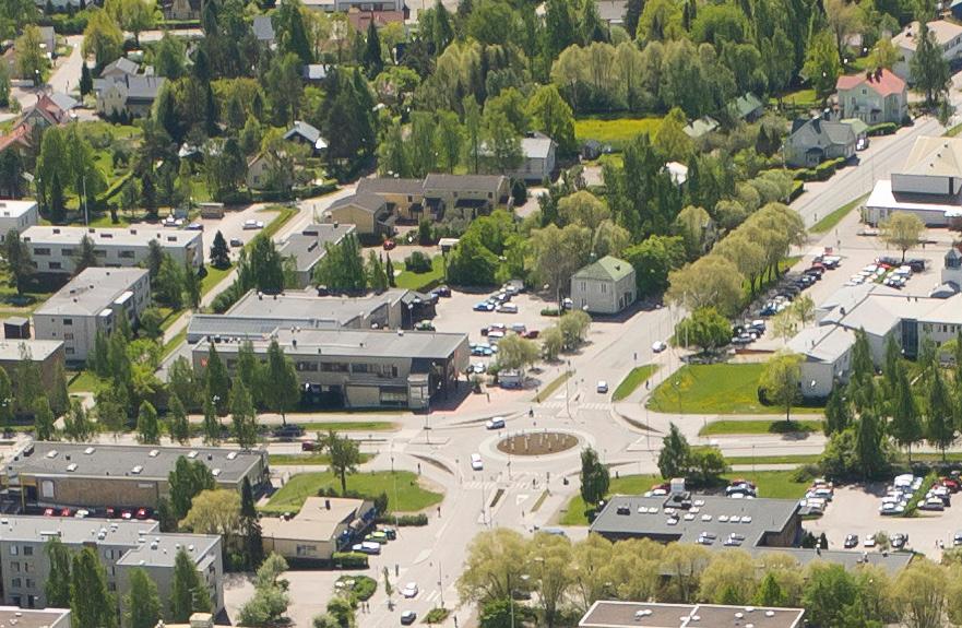 Korttelissa Iso Kylätien varressa sijaitsee Solhult niminen 1930 l:lla raennettu asierrosinen aumaattoinen raennus, joa on raennusperintöselvitysessä arvotettu 1-2 luoaan ja esitetty