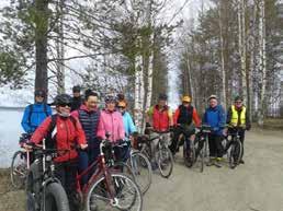 kesäloma kerrallaan, enää puuttuu viimeinen 300 km:n pätkä. Matkaan mahtuu monenlaista maisemaa, monenlaisia sattumuksia, ihania hetkiä ja vaikeuksia.