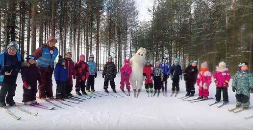 Tule rakentamaan lumiukkoja koko perheen voimin (koulut, päiväkodit, lapset, vanhemmat, naapurit, kummit, serkut, mummit ja ukit) Ystävyydenpuistoon pääkirjastoa vastapäätä.