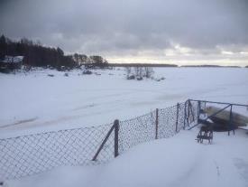 Vielä ei ole uskaltanut lähteä mökille, vaikka kaihoisasti sinne mieli tekisi.