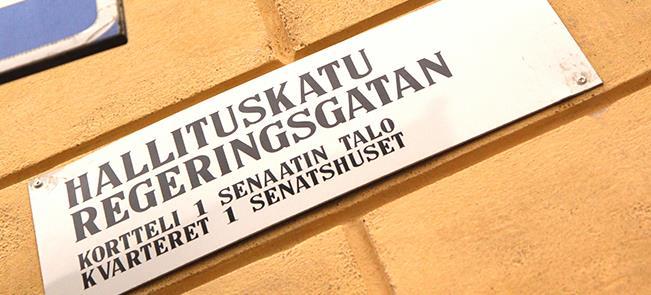 6. Keskeisiä huomiota koskien valtion omistamia yhtiöitä Valtion omistamien yhtiöiden velvollisuuksien tarkentaminen Kielilain 24 :n tulkinta on ongelmallinen johtuen suhteellisuusarvioinnista.