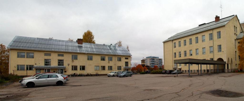 9. Kuumaniemen koulu Kuumaniemen koulu rakennettiin kansa- ja kansalaiskouluksi 1950-1952 Kouluhallituksessa laadittujen piirustusten mukaan.