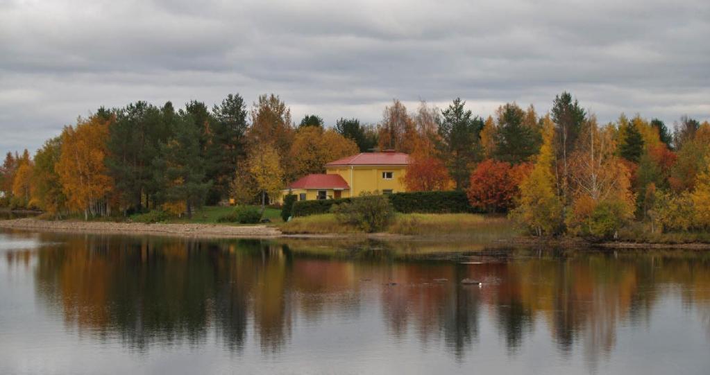 Veturitalli Tiilinen, kuuden veturin talli vesitorneineen on vuodelta 1946. Se rakennettiin sodassa tuhoutuneen, 1934 rakennetun tallin perustuksille.