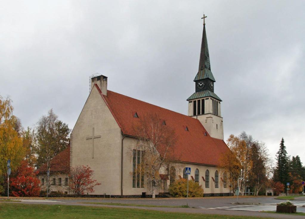 Kuumaniemen koulu sijaitsee kulmittain meijerirakennusta vastapäätä Kuumaniemenkadun ja Patakadun risteyksen toisella puolella.