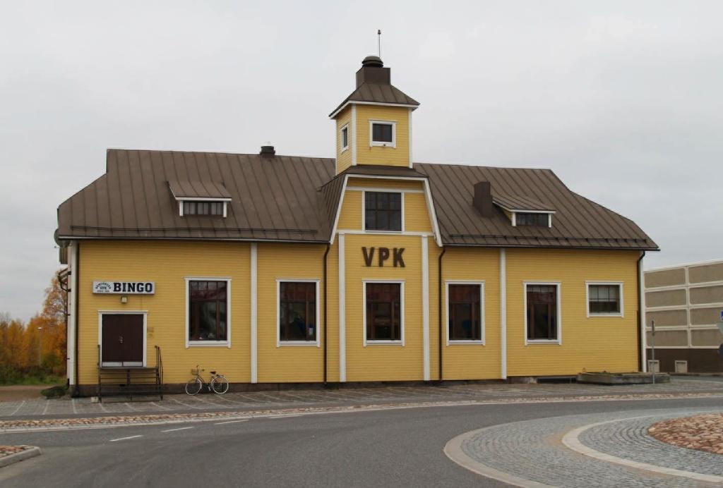 5. VPK:n talo Kemijärven vapaapalokunta perustettiin 1908. Oma seuratalo valmistui viisi vuotta myöhemmin 1913. Komean rakennuksen suunnittelijasta ei ole säilynyt tietoa.