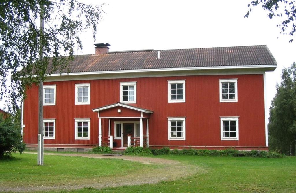 Leppälän eli Hokkalan tilan päärakennuksen Pääjärvellä rakensi Heikki Juhonpoika Wik-Hokkanen vuonna 1864. Talo on tehty lähes samojen piirustusten mukaan kuin Ähtärissä oleva Nyyssölä talo.
