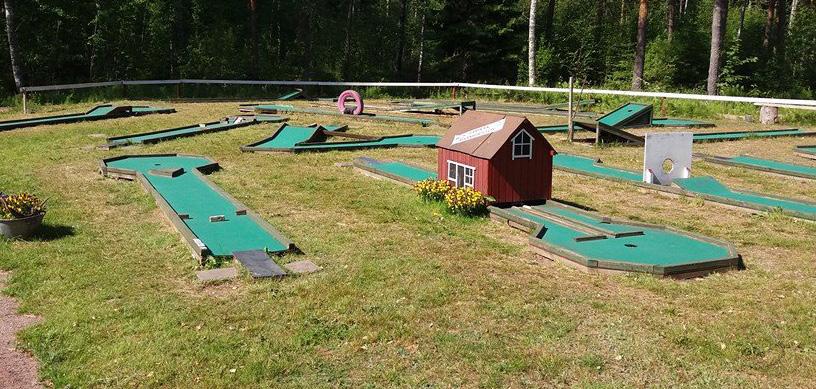 MAANANTAI 11.7. klo 10-21 klo 10.00 klo 13.30 Vilniemen Kyläpirtti Minigolfia kaksi yhden hinnalla. Kyläpirtiltä löytyy myös pöytätennis ja frisbeegolf.