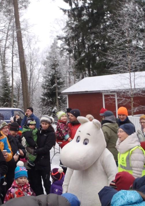 TAPAHTUMIA Metsämessu Paloheinässä ma 11.12.2017 Hiljennymme Joulun odotukseen metsän siimeksessä. Metsämessu järjestetään yhdessä Pakilan seurakunnan kanssa. Tapaamme maanantaina 11.12. klo 18.