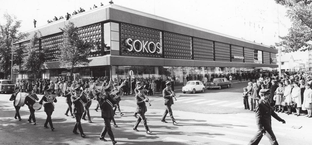 100 VUOTT HYVÄ STKUNTNEN KEHTTÄÄ PVEUJN Halki sadan vuoden taipaleen asiakasomistajien tarpeet ja toiveet ovat ohjanneet Satakunnan Osuuskaupan palveluiden kehittymistä.