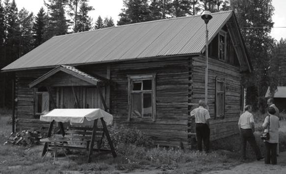 ja liekö siitä tarttunut jonkinlainen kipinä, kun minusta myöhemmin tuli kondiittori ja leipuri. Sitä taloa kävimme me sukulaiset katsomassa ja kuvaamassa sukukokouksen yhteydessä v.