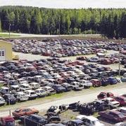 8 MAHTAVA VALIKOIMA AUTONOSIA Välitämme nesteenpoistojärjestelmiä purkamoja varten 2000-LUVUN VARAOSAKESKUS 60 000 purkuosaa tietokoneella +1000 kolariautoa kentällä (1/3 alle 10v,) Iso valikoima