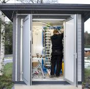 puhelinpalvelujen tarjoamiseen tilaajille. Network Services liiketoiminta-alueen liikevaihto kasvoi vertailuvuodesta 9,4 % ja oli 93,9 miljoonaa euroa (2010: 85,8 milj. euroa).