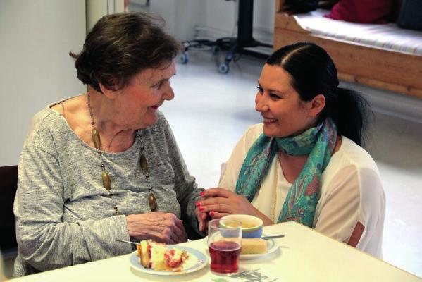 OMAISKYSELYN TOTEUTUS JA VASTAAJAT Omaiskysely toteutettiin elokuussa 2017 Helsingin Seniorisäätiön kaikissa yksiköissä. Kyselyn vastauslinkki lähetettiin omaisille sähköpostilla.